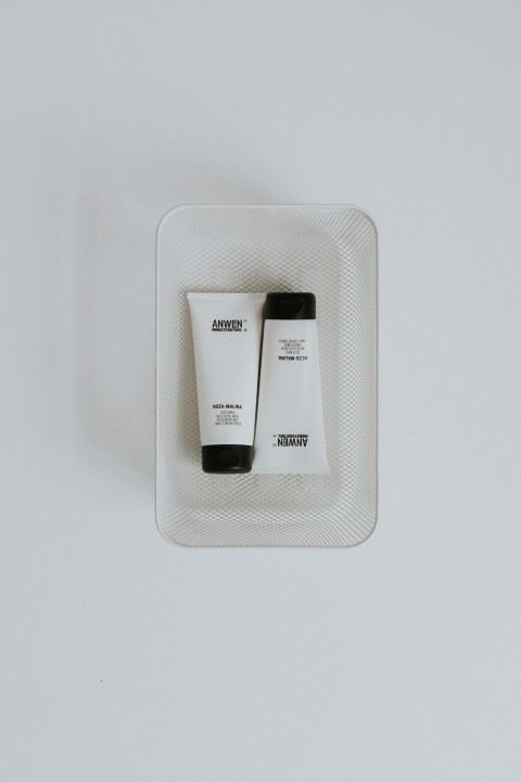 Rose-Raspberry - regenerating hair conditioner Anwen + Ministerstwo.
