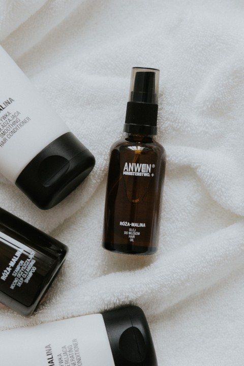 Rose-Raspberry - hair oil Anwen + Ministerstwo.