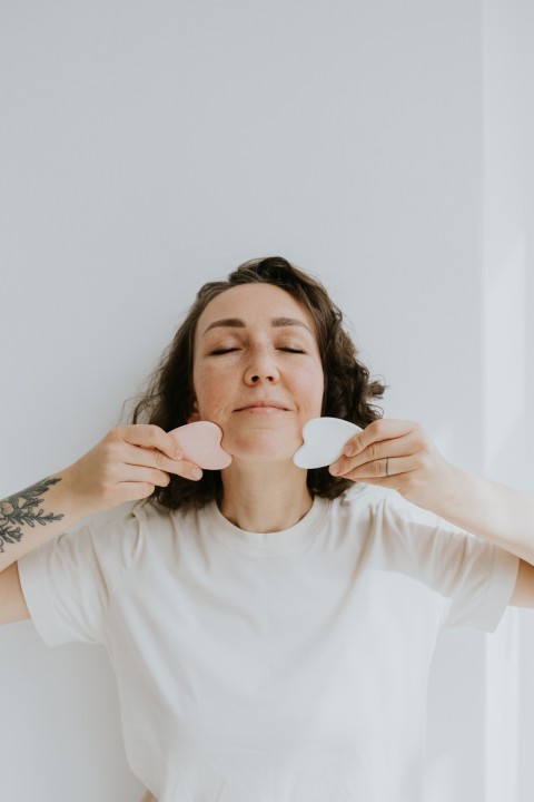 White gua sha stone
