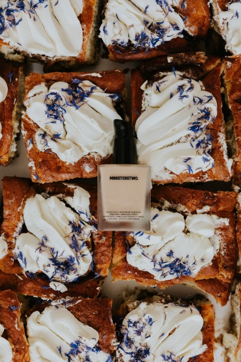 No. 60 Cinnamon Roll - moisturising face foundation